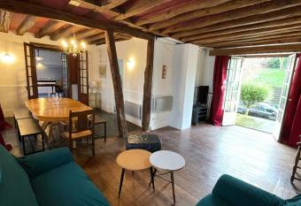 Maison familiale ancienne Proche Disney has Balcony rooms