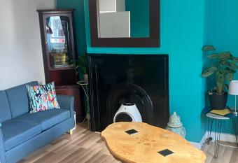 Bells Yard cottage allows 18 year olds to book a room