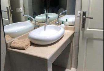 APPART 101 has Balcony rooms