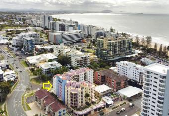 Mooloolaba 2 B/R Getaway - Perfect location ZD5 allows 18 year olds to book a room