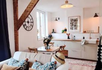 Le Beffroi : appartement cosy en c  ur de ville allows 18 year olds to book a room