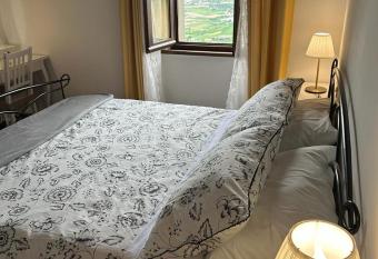 La Casa di Laura allows 18 year olds to book a room