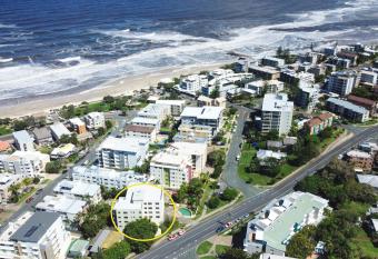 Stylish 2 B/R Kings Beach Apartment (6 guests) ZF4 has Balcony rooms