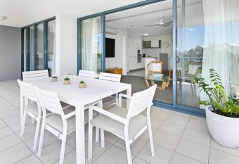 Alexandra Headland Resort Heaven, Pool / Beach ZD8 allows 18 year olds to book a room