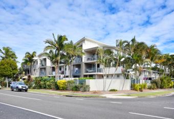 Maroochydore Stylish Luxury - Pool / Beach ZD9 allows 18 year olds to book a room