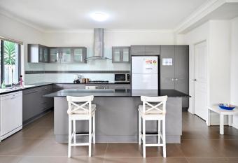 The Decks - Family Beach Getaway - 8 guests ZE9 has Balcony rooms