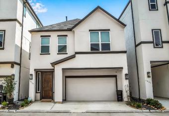 The Quiet Chamber has rooms with a private hot tub