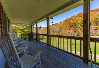 Creekside Paradise - A Peaceful Family Focused Retreat on a Flowing Creek allows 18 year olds to book a room