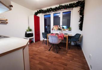 Cel   Apartm  n Podles   54m2 s dv  ma balkony a s novou man  elskou postel  , zat  m nen   na fotk  ch allows 18 year olds to book a room