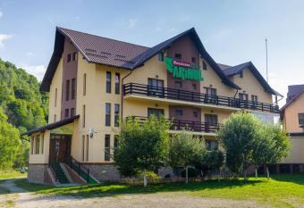 Pensiunea Arinul allows 18 year olds to book a room