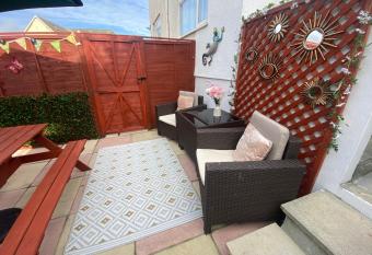 The Garden Flat allows 18 year olds to book a room