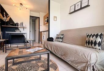 Joli studio cosy, rez-de-jardin allows 18 year olds to book a room