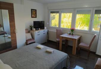 Apartman Stefan has Balcony rooms