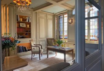 La Petite Lucie has Balcony rooms