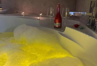 Apartman North allows 18 year olds to book a room