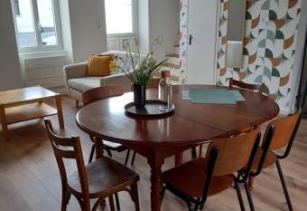 chez Am  d  e, location en bord de Vilaine has Balcony rooms