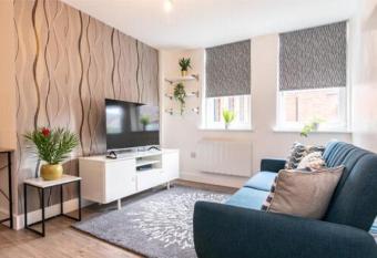 Queens House Apartment allows 18 year olds to book a room