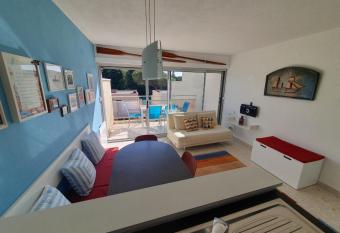 SEA SIDE has Balcony rooms