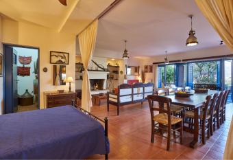 Villa Selena allows 18 year olds to book a room