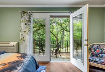 Woodlands Vacation Home in Little Elm/ Frisco TX has Balcony rooms