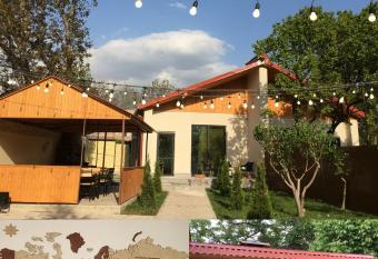   leo in Garni has Balcony rooms