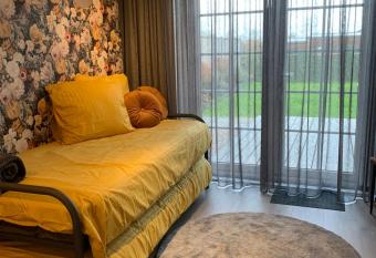 B&B slapen in de veenhoop allows 18 year olds to book a room