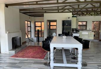 Sun Room (Studio) on the edge of the Harties dam. has Balcony rooms