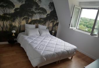 Villa Kerandraon has Balcony rooms