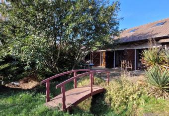 LES GRANDS BOIS has Balcony rooms