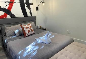 Charming 1BR near Downtown Dallas allows 18 year olds to book a room