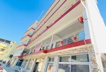 Prince White Guest House has Smoking/Balcony rooms