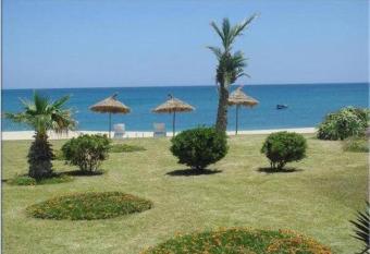 Bel appartement refait    neuf Bahia Smir has Balcony rooms