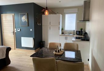 appartement Golden Resort allows 18 year olds to book a room