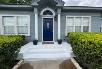 Dallas Haven Art's Retreat allows 18 year olds to book a room