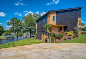 Oconee Dreaming: Welcome Y'All has Balcony rooms