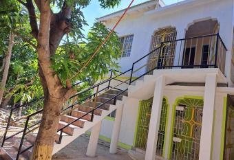 Mango tree Oasis has Balcony rooms