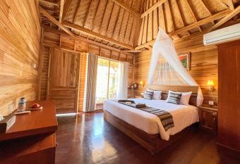 Skywatch cottage has Balcony rooms