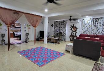 Zie Indah Homestay has Balcony rooms