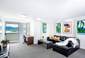 Central 1BR Cairns Apartment with Pool & Spa. has Balcony rooms