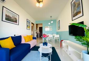 SeaView 2-bedroom Fully Furnished Apartment Forest City #freeWIFI has Balcony rooms