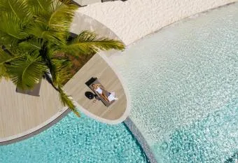 Cairns City Oasis King Bed Studio; Pool & BBQ has Balcony rooms