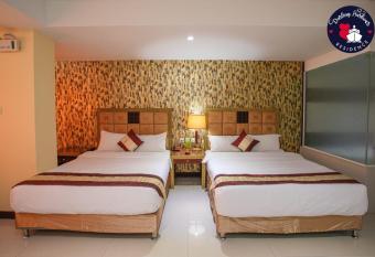 Darling Harbour Residence - South Pattaya allows 18 year olds to book a room