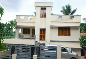 Second Home Homestay, Kottayam has Balcony rooms