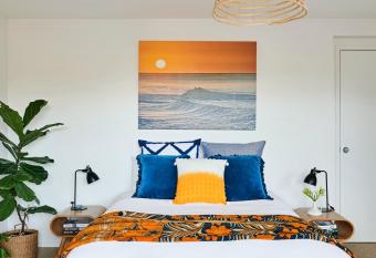 100 Steps to the Beach - Bungalow allows 18 year olds to book a room