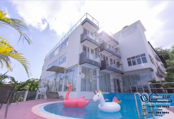 Villa w/PrivatePool Golf View Snooker BBQ 10BR allows 18 year olds to book a room