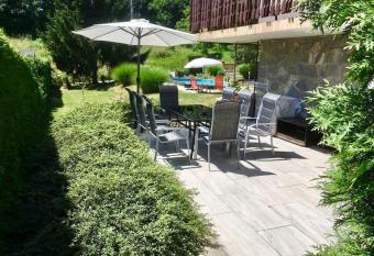 Green Cosy Group Floor Apartment has Balcony rooms