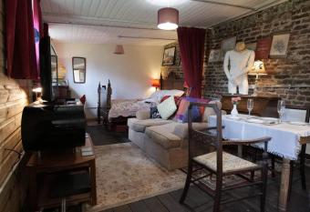 a quirky garden building in an orchard has Balcony rooms