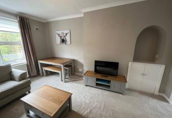 Cosy Cottage Apartment allows 18 year olds to book a room