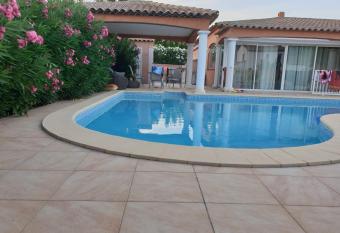 Villa plain pied avec piscine priv  e 8 personnes has Balcony rooms