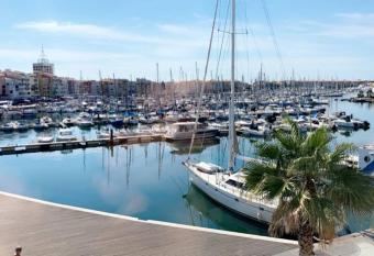 Studio les 5M centre Port Cap d Agde allows 18 year olds to book a room